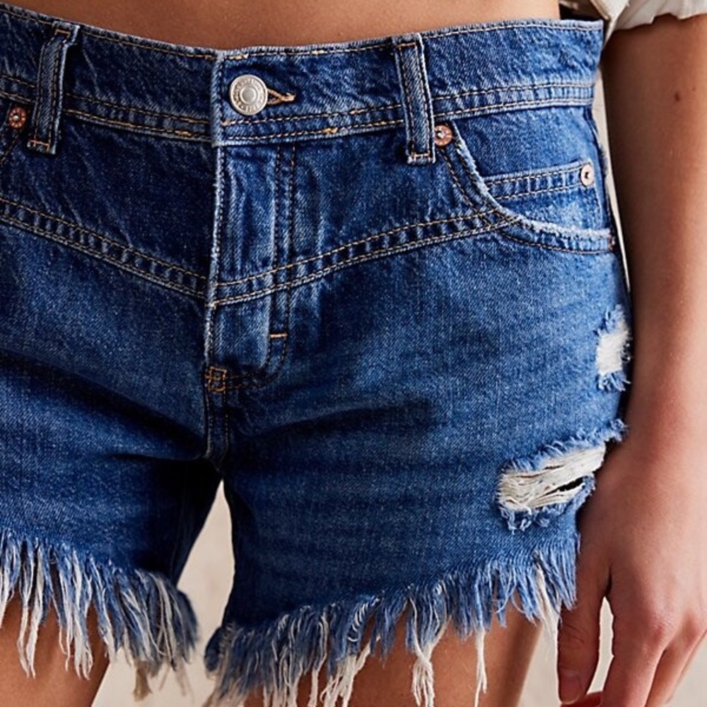 FREE PEOPLE We The Free Westwood High Low Mid-Rise Button Fly Short 32 NEW NWT